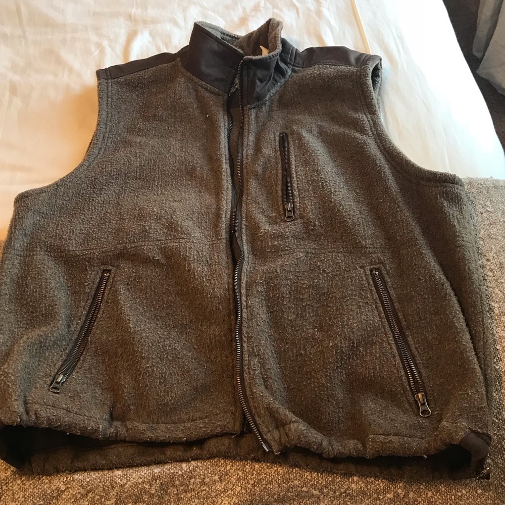 Orvis Men’s Brown Zip Vest